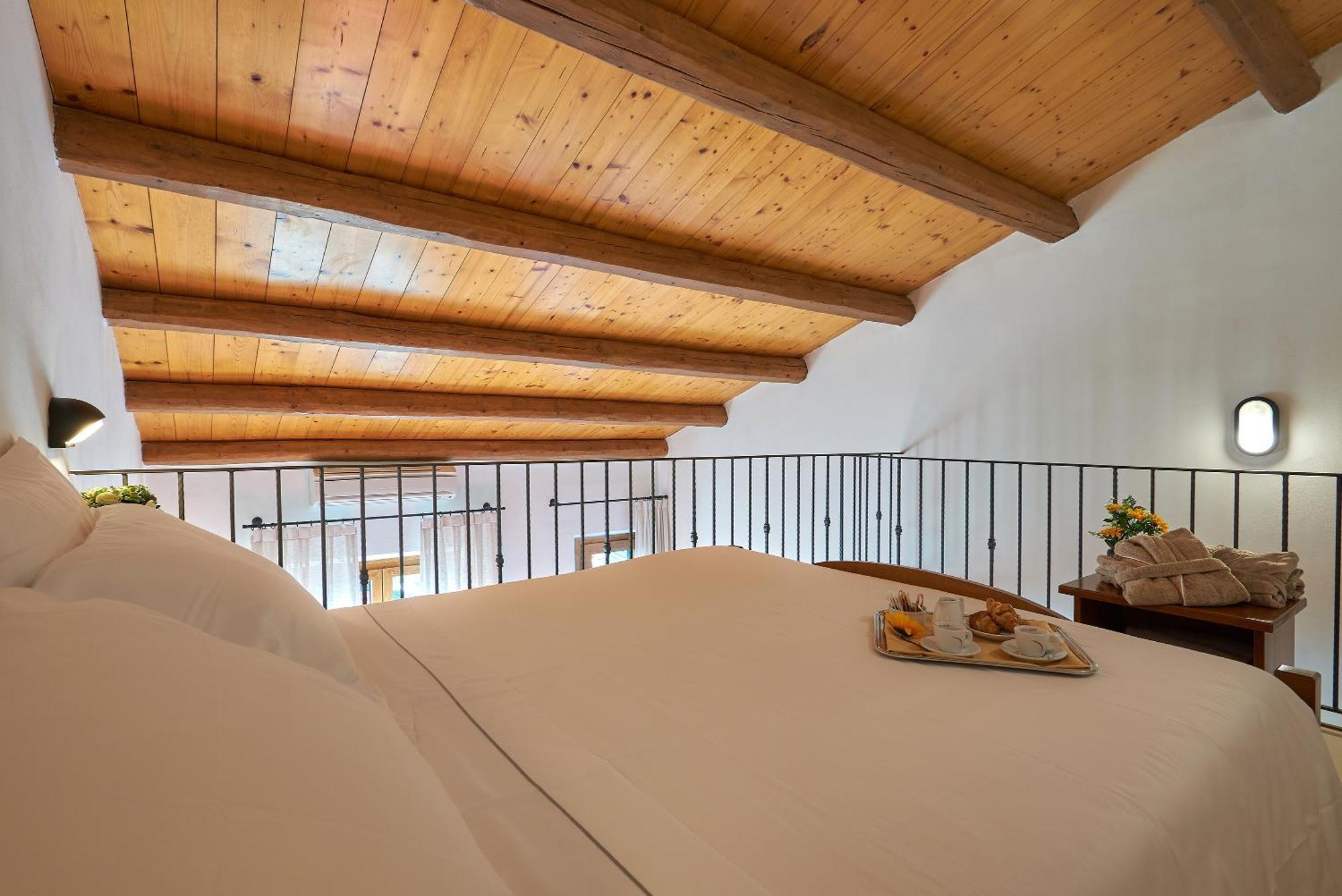 Casanova - Panoramic Rooms And Suites Сан-Куїрико-д'Орча Екстер'єр фото