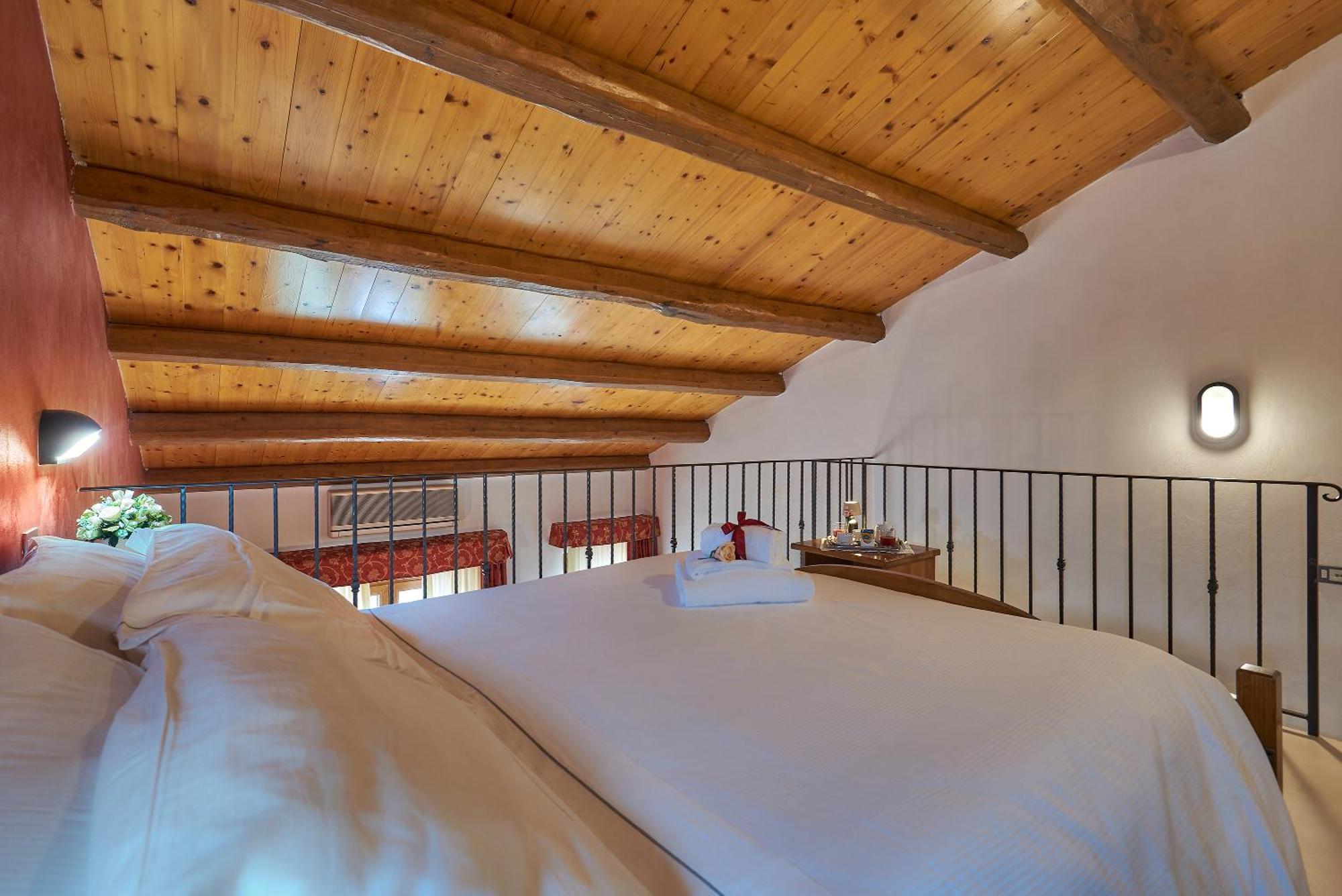 Casanova - Panoramic Rooms And Suites Сан-Куїрико-д'Орча Екстер'єр фото